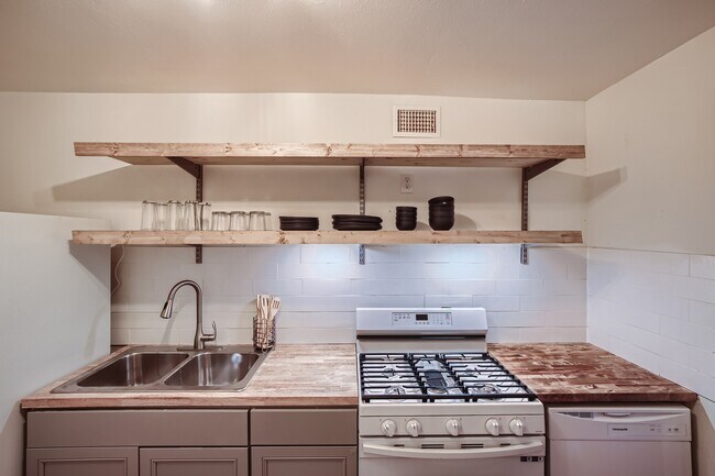 Building Photo - 940 S Arcadia St