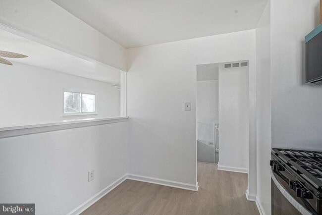 Building Photo - 220 College Dr