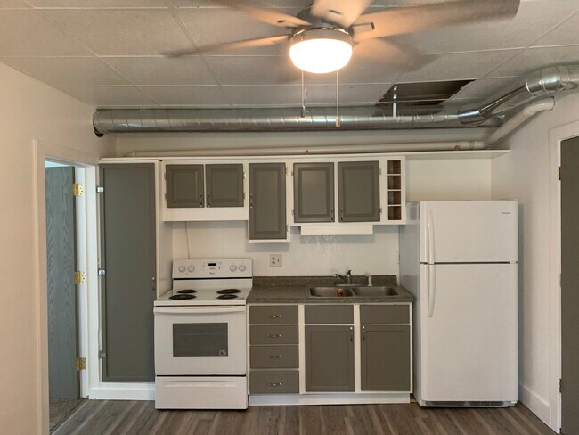 Building Photo - 120 W Burr Oak