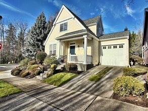 Building Photo - 32 NE Sunset St