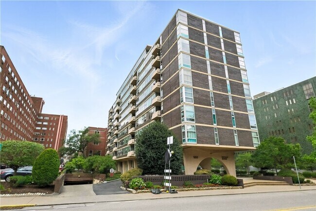 Building Photo - 552 N Neville St