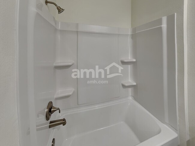 Building Photo - 5962 Pinewood Ests Dr