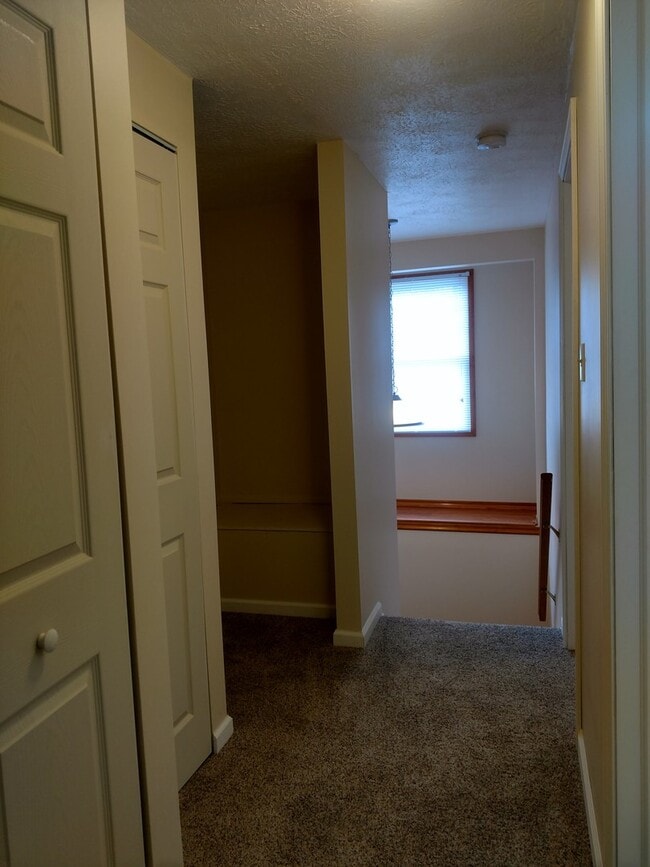 Building Photo - Beautiful Townhouse in Quail Run Community