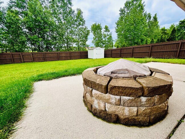 Building Photo - 5768 Buchanan Ave SW