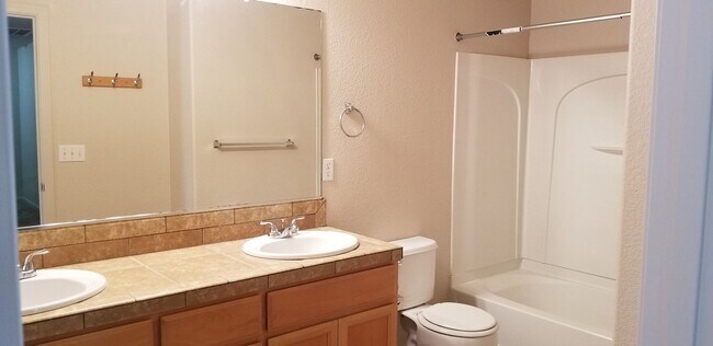 Building Photo - NIN322