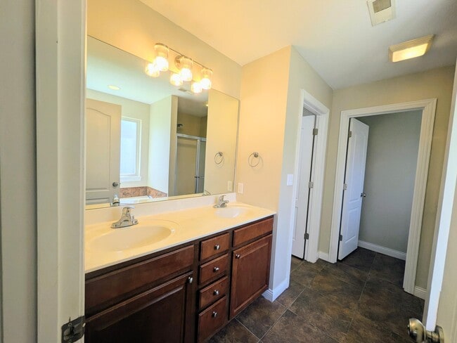 Building Photo - 2601 Quartz Ln
