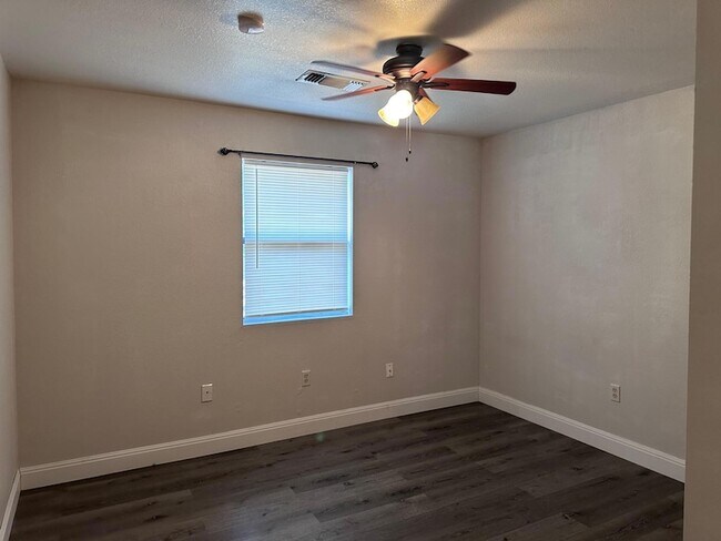 Building Photo - 298 Lamaloa Ln
