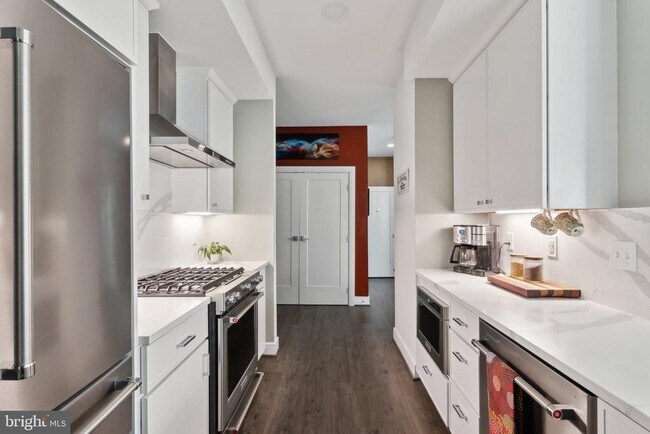 Building Photo - 625 Slaters Ln