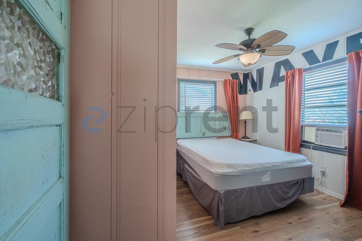 Building Photo - 210 Surf Dr