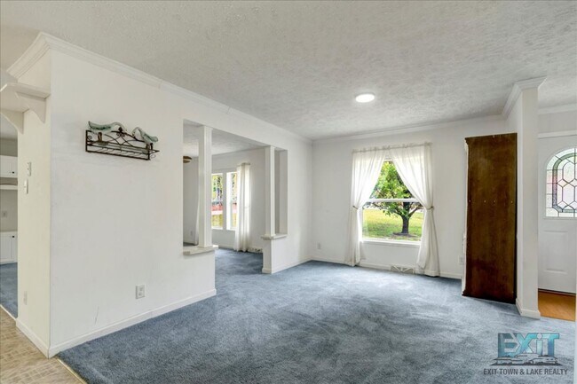 Building Photo - Welcome to this 3 Bedroom, 2 Bath Home in Wildwood Point!