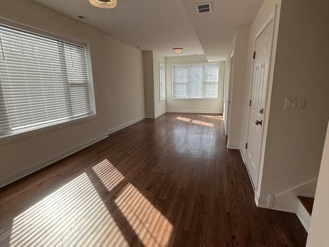 Building Photo - 4435 S Washtenaw Ave.