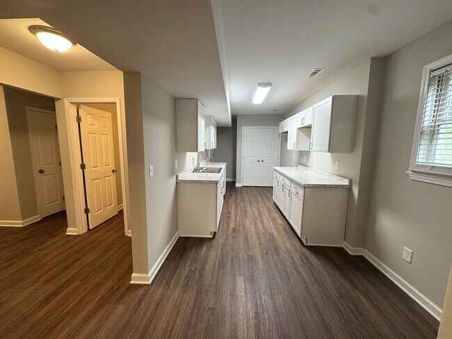 Building Photo - Five Points 6br House