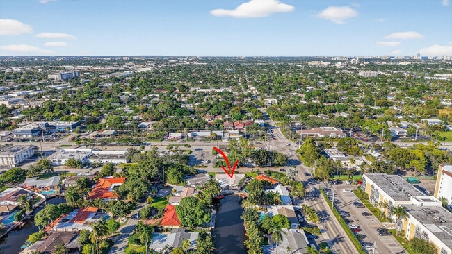 Building Photo - 1570 NE 30th Pl