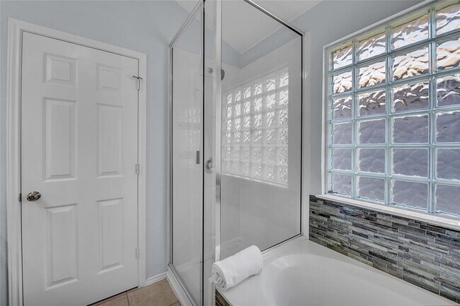 Building Photo - 8609 Rock Pigeon Dr