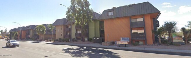 Building Photo - 931 N Euclid Ave