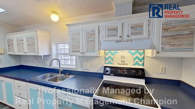 Building Photo - Charming Home in Quiet Neighborhood Near Monkey Junction