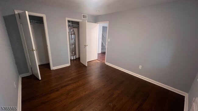 Building Photo - 116 Greenlawn Ave