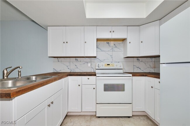 Building Photo - 824 Alderman St