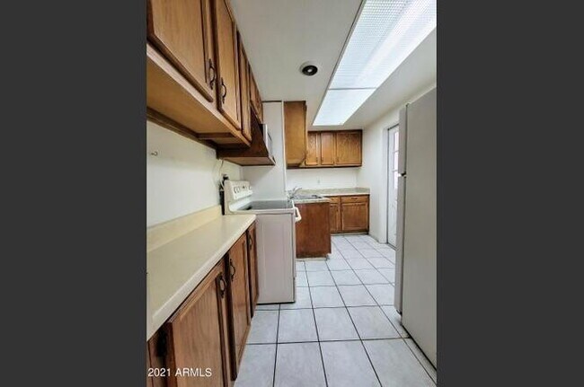 Building Photo - COMING SOON 3-Bedroom 2-bath REMODELED HOUSE
