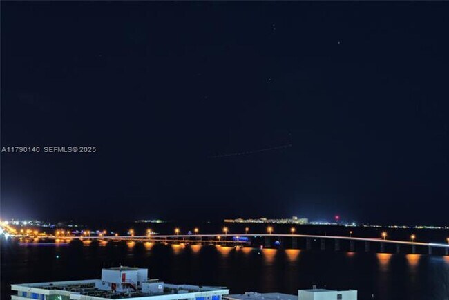 Building Photo - 170 SE 14th St