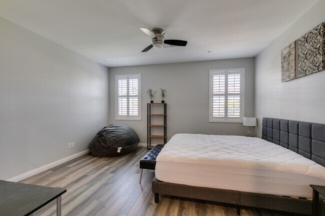 Building Photo - 3496 Calentina Ave