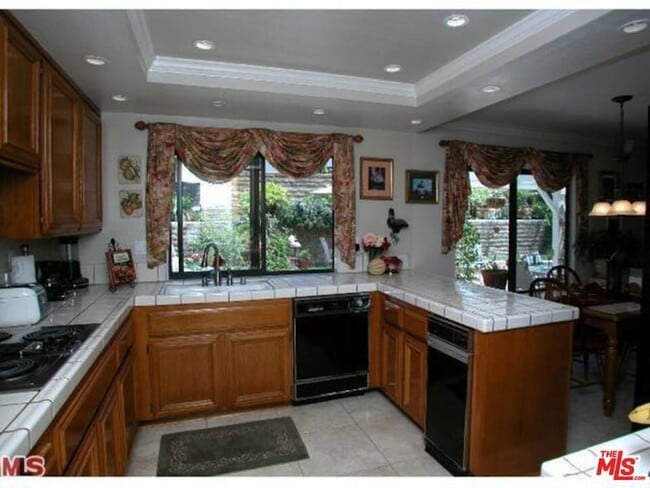 Building Photo - 5241 W Goldenwood Dr