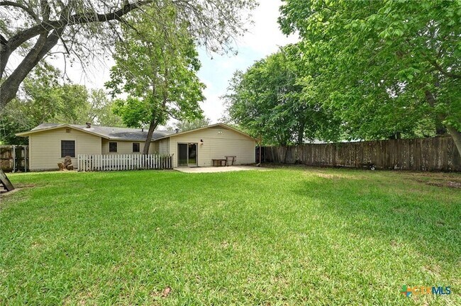 Building Photo - 201 Hillcrest Dr