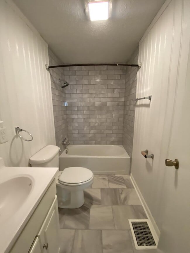 Building Photo - 6393 Eatons Creek Rd