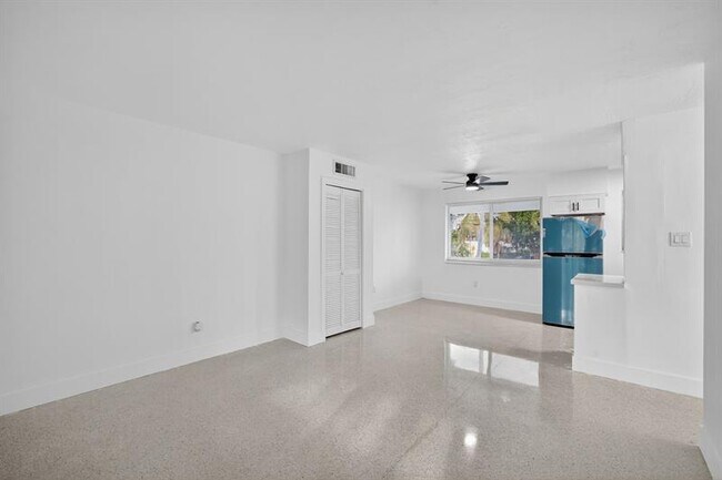 Building Photo - 1821 Middle River Dr