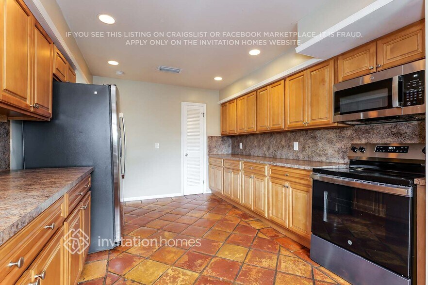 Building Photo - 4689 Palo Verde Dr