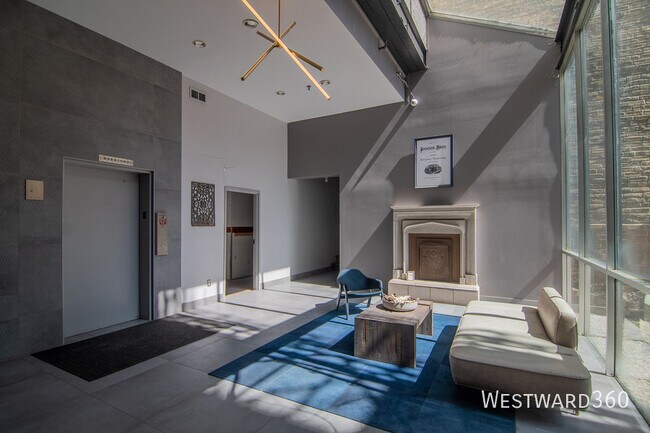 Building Photo - 525 N Halsted-604
