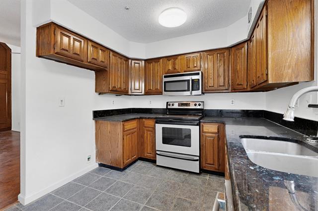 Building Photo - 100 Shinoak Valley