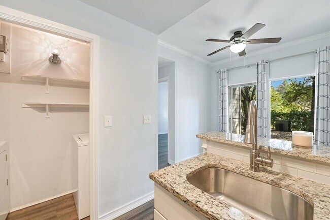 Building Photo - 6000 Shepherd Mountain Cove