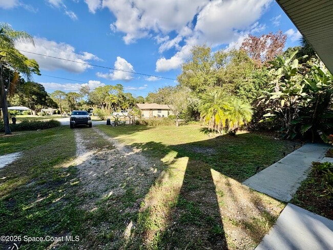 Building Photo - 6587 Towhee Dr