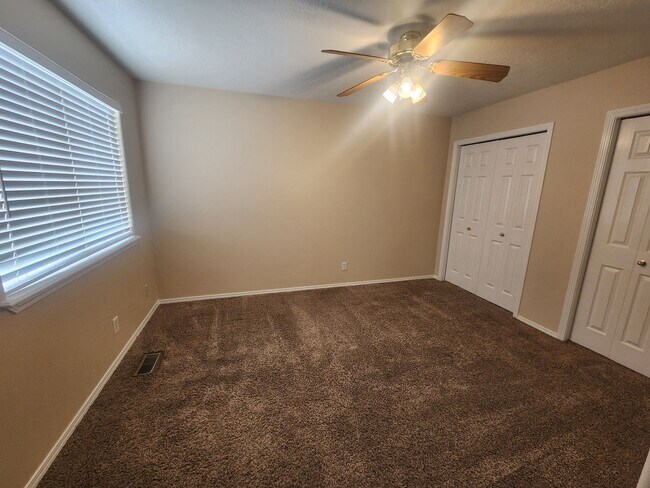 Building Photo - 3 Bedroom Home