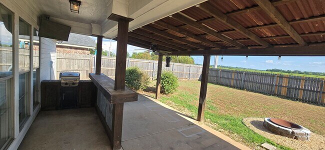 Building Photo - 1004 Creole Dr