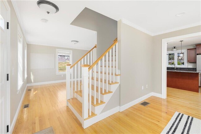 Building Photo - 18 Vanderbilt Ln