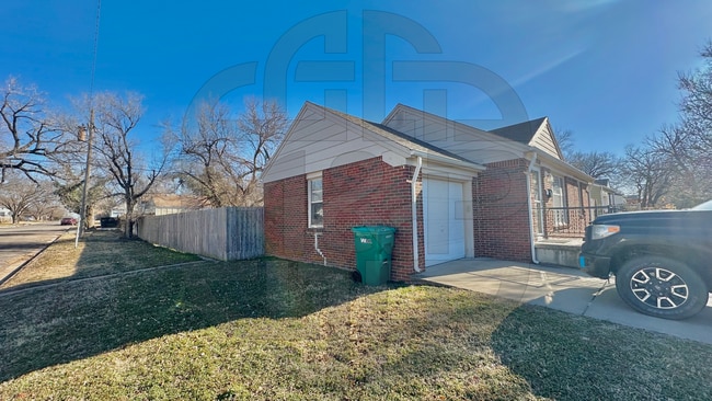 Building Photo - 1258 N Crestway St