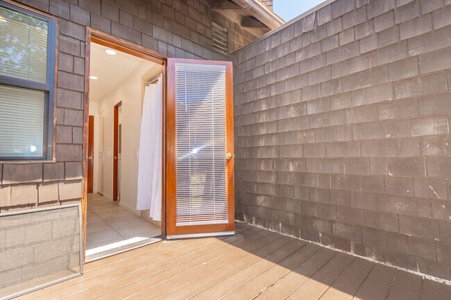 Building Photo - Iconic A-Frame Encinitas 4 Bed + Studio Sp...