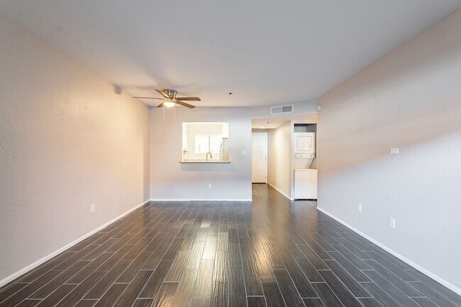 Building Photo - Two Bedrooms in Old Town Scottsdale - Avai...