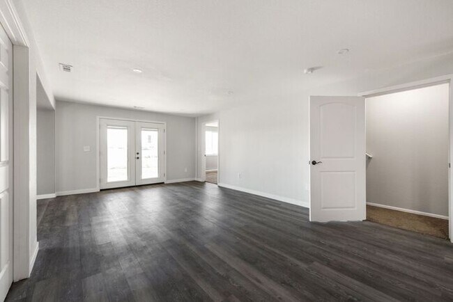 Building Photo - ***WINTER SPECIAL $2695.00 a Month *** 5 b...