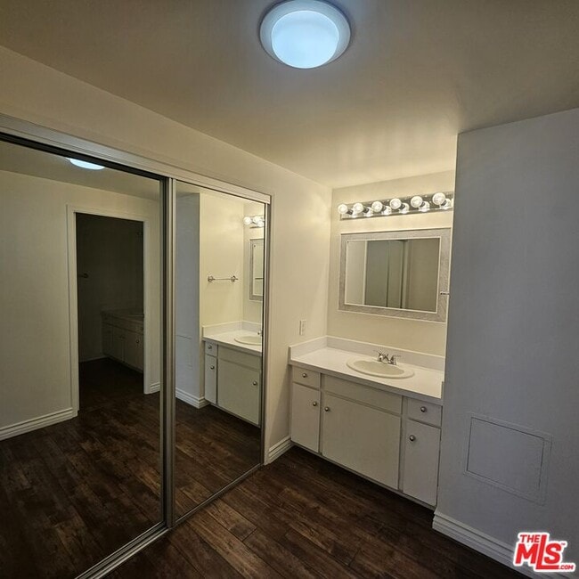 Building Photo - 2170 Century Pk E