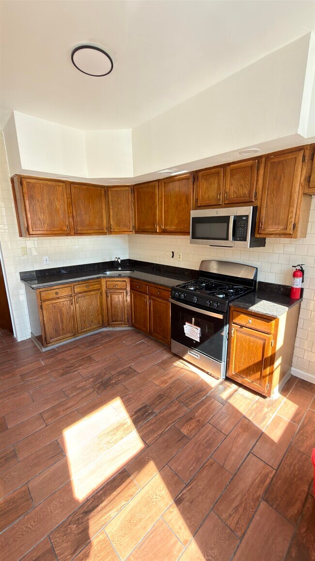 Building Photo - 217 62nd St