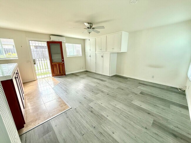 Building Photo - 3 units