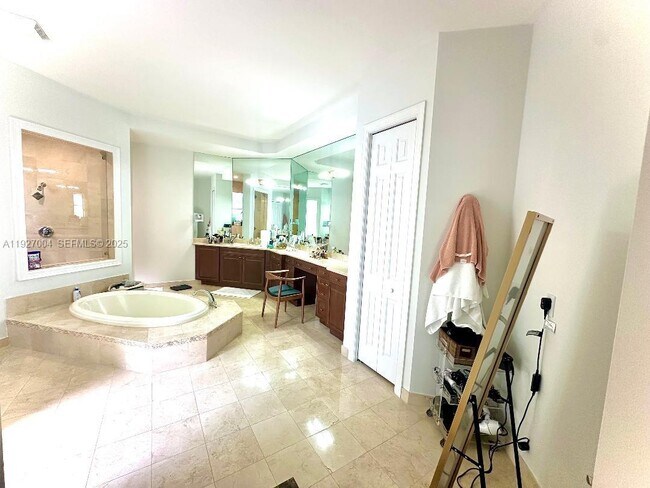 Building Photo - 19038 Park Ridge St