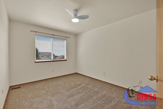 Building Photo - Beautiful home with 4 BR, 3.5 BA, 2 CAR wi...