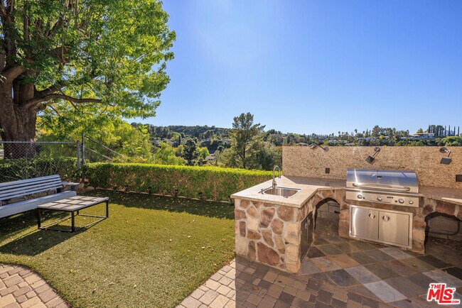 Building Photo - 17108 Oak View Dr