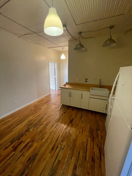 Building Photo - 1415 Kemper St