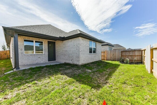 Building Photo - 745 Lake Lacosta Dr