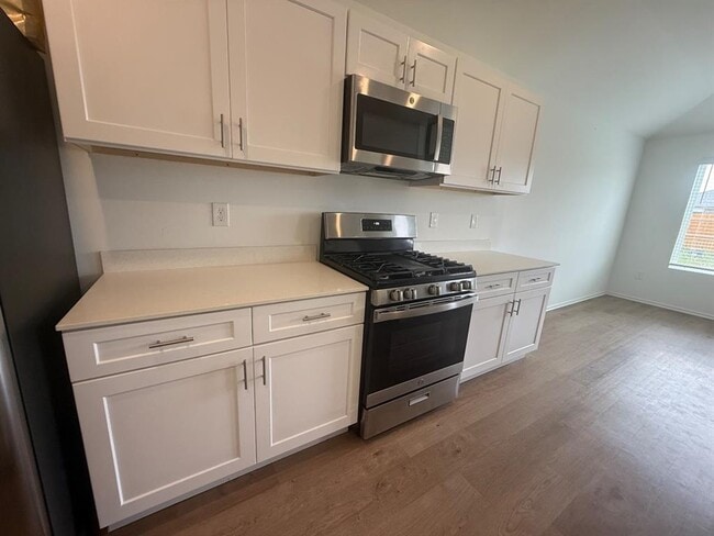 Building Photo - 16213 Maroon Dr
